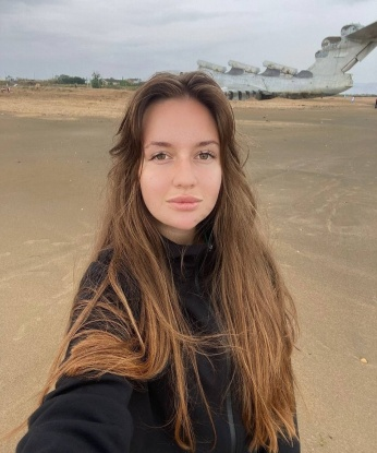 Я креативная и нежная девушка со страстью к приключениям. Комфорт и доверие - мои основные принципы. Живу в Москве, где тебя ждут мои чувственные объятия. Могу предложить эксклюзивные услуги, которые бескомпромиссно соответствуют твоим желаниям. В моем арсенале есть множество возможностей для достижения наслаждения. Фото – настоящие, и отзывы – положительные. Открой для себя новые ощущения рядом со мной. Can't wait to meet you! 🌹 Лизунька